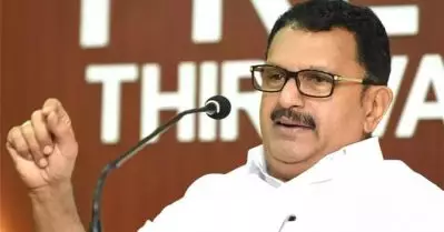 മുരളീധരനെ വിളിക്കൂ, കോണ്‍ഗ്രസിനെ രക്ഷിക്കൂ; കോണ്‍ഗ്രസിനെതിരെ കോഴിക്കോട് നഗരത്തില്‍ ഫ്‌ളക്‌സ് ബോര്‍ഡുകള്‍