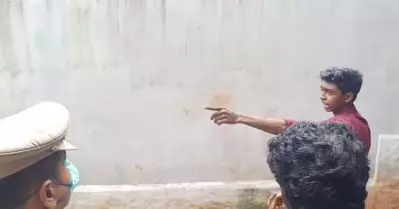 എല്ലാവരും കൂടി കൊന്നു, ഇനി അടക്കാനും സമ്മതിക്കില്ലേ; നെയ്യാറ്റിന്‍കരയില്‍ ആത്മഹത്യാശ്രമത്തിനിടെ മരിച്ച അച്ഛനെ സംസ്‌കരിക്കാന്‍ വീട്ടുവളപ്പില്‍ കുഴിയെടുത്ത് മകന്‍ (വീഡിയോ)