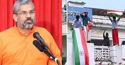 സിനിമയിലെ വില്ലനെ നായകന്‍ തല്ലിയോടിക്കുന്നത് കാണുന്നതുപോലുള്ള സുഖം; ദേശീയപതാക ഉയര്‍ത്തിയ ഡി.വൈ.എഫ്.ഐയെ അഭിനന്ദിച്ച് സന്ദീപാനന്ദ ഗിരി