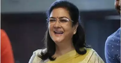 പുതിയതായി ഒരു നായിക വന്നിട്ടുണ്ട്, സ്‌കൂള്‍ ഫിനിഷ് ചെയ്തിട്ടില്ല, അഹങ്കാരിയാണ്; ആദ്യ വിമര്‍ശനത്തെപ്പറ്റി ഉര്‍വശി