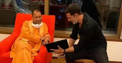 ബോളിവുഡ് ചിത്രങ്ങളുടെ ഷൂട്ടിംഗ് ഇനി ഉത്തര്‍പ്രദേശിലോ? യോഗി-അക്ഷയ്കുമാര്‍ കൂടിക്കാഴ്ച ചര്‍ച്ചയാകുന്നു