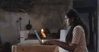 നിമിഷ ചെന്നിരുന്നത് പോലെ പലർക്കും സ്വന്തം വീട്ടിൽ ഇരിക്കാൻ ഒരു കസേര കിട്ടണമെന്നില്ല