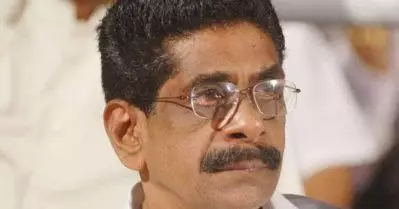 നിങ്ങളോട് ആരാണ് ഇത് പറഞ്ഞത്; ഉമ്മന്‍ ചാണ്ടി പുതുപ്പള്ളിയില്‍ തന്നെ മത്സരിക്കണമെന്ന് മുല്ലപ്പള്ളി