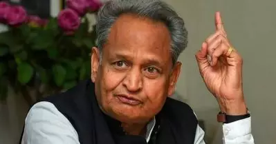 തെറ്റ് തിരുത്താന്‍ കേന്ദ്രത്തിന് ഇനിയും സമയമുണ്ട്; കര്‍ഷകരുമായി ഒരു തുറന്ന ചര്‍ച്ചയ്ക്ക് മോദി തയ്യാറാകണമെന്ന് അശോക് ഗെലോട്ട്