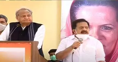 നേരിടേണ്ടത് ബി.ജെ.പിയെ; ആര്‍.എസ്.എസും ബി.ജെ.പിയും ജനാധിപത്യത്തെ നശിപ്പിക്കും; അശോക് ഗെലോട്ടിന്റെ പ്രസംഗം പരിഭാഷപ്പെടുത്തി ചെന്നിത്തല