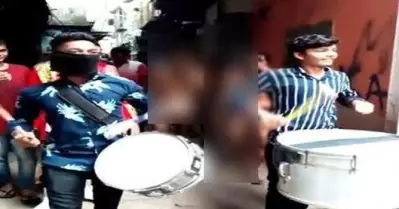 മൊബൈല്‍ മോഷ്ടിച്ചെന്നാരോപിച്ച് യുവാക്കളെ നഗ്നരാക്കി റാലി; അഞ്ച് പേര്‍ അറസ്റ്റില്‍