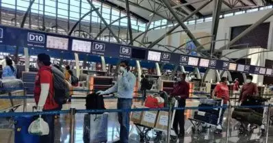 പ്രവാസികളെ ഒഴിവാക്കി ഒമാനും; മാളുകളിലും വാഹന ഏജന്‍സികളിലും ഇനി ജോലി ലഭിക്കില്ല; വിസാ കാലാവധിയും പുതുക്കില്ല
