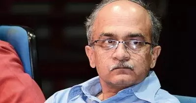 ജനാധിപത്യമെന്ന് പറയുന്നു, നടക്കുന്നത് അടിയന്തരാവസ്ഥകാലത്തിന് സമാനമായ അവകാശ ലംഘനങ്ങള്‍; ദൈനിക് ഭാസ്‌കര്‍ റെയ്ഡില്‍ പ്രശാന്ത് ഭൂഷണ്‍