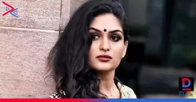 മൂന്നു മുന്നണിയില്‍ ഒന്ന് തെരഞ്ഞെടുക്കാം, എന്നാല്‍ ബാക്കി രണ്ടെണ്ണം എന്തുകൊണ്ട് തെരഞ്ഞെടുത്തില്ല എന്ന് പറയണം; സ്വന്തം രാഷ്ട്രീയത്തെക്കുറിച്ച് പ്രയാഗ
