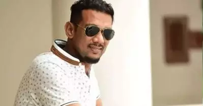 ‘എടാ കുനിയെടാ കുനിയെടാ വൈറ്റില പാലത്തില്‍ തലയിടിച്ച് ചത്തേനെ, വീ 4 ജെട്ടിക്ക് നന്ദി; ട്രോളി സാബു മോന്‍