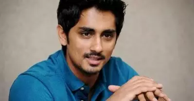 ബാബ്‌രി തകര്‍ത്ത തെമ്മാടിക്കൂട്ടത്തെ ആഘോഷിച്ചവരാണ് സമാധാനപരമായ പ്രതിഷേധത്തെക്കുറിച്ച് രാജ്യത്ത് പ്രഭാഷണം നടത്തുന്നത്; കര്‍ഷകര്‍ക്കെതിരെ നടത്തുന്ന പ്രചരണങ്ങളെ വിമര്‍ശിച്ച് സിദ്ധാര്‍ഥ്