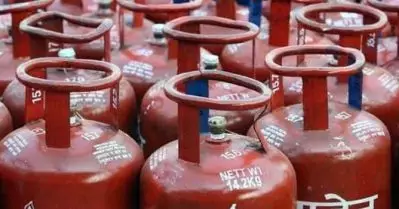 ഗാര്‍ഹിക സിലിണ്ടറിന് 60 രൂപ കൂടി; പാചകവാതക വില വര്‍ധിപ്പിച്ച് കേന്ദ്രം