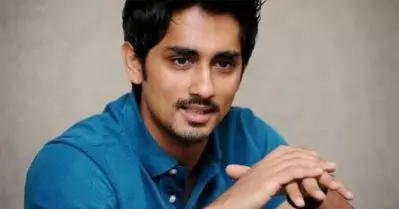 “ഇന്ത്യയുടെ പരമാധികാരം ആര്‍ക്കുമുന്നിലും പണയം വെക്കില്ല, ഇംഗ്ലണ്ടിനെതിരെ ഞങ്ങള്‍ക്ക് ഒറ്റയ്ക്ക് ബാറ്റ് ചെയ്യാനും പന്തെറിയാനും അറിയാം”; സച്ചിനേയും കോഹ്‌ലിയേയും പരിഹസിച്ച് സിദ്ധാര്‍ത്ഥ്