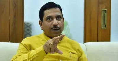 കേരളത്തില്‍ എല്‍.ഡി.എഫും യു.ഡി.എഫും ശത്രുക്കള്‍, ദല്‍ഹിയില്‍ അടുത്ത മിത്രങ്ങള്‍; പ്രഹ്ലാദ് ജോഷി