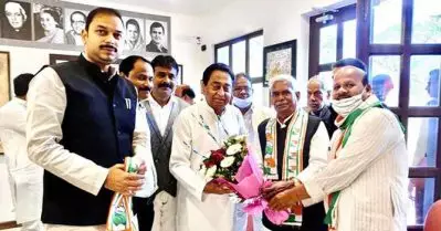 മധ്യപ്രദേശില്‍ ‘ഗോഡ്‌സെ’ ആരാധകന് കോണ്‍ഗ്രസ് അംഗത്വം; പാര്‍ട്ടി അംഗത്വം മുന്‍ മുഖ്യമന്ത്രി കമല്‍നാഥിന്റെ സാന്നിദ്ധ്യത്തില്‍