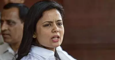 കുനിഞ്ഞുനില്‍ക്കാന്‍ പറഞ്ഞാല്‍ മുട്ടിലിഴയുന്ന ബോളിവുഡിലെ ചിലര്‍ക്ക് വൈ പ്ലസ് കാറ്റഗറി, കര്‍ഷകര്‍ക്കൊപ്പം നിന്നാല്‍ റെയ്ഡ്; കേന്ദ്രത്തിനെതിരെ മഹുവ