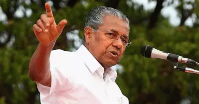 ‘നിങ്ങള്‍ നല്ല ടൂറിസ്റ്റാണ്, കേരളത്തിലെ കടല്‍ അത്ര ശാന്തമല്ലെന്നോര്‍ക്കണം’; രാഹുല്‍ ഗാന്ധിയോട് പിണറായി