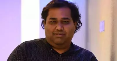 പെട്രോളിന്റെ വില നൂറില്‍ തൊടാന്‍ കഠിനപ്രയത്‌നം ചെയ്തവരെ അഭിനന്ദിക്കുന്നു, പാചകവാതകം ആയിരത്തില്‍ എത്തിക്കുമെന്ന് പ്രതീക്ഷിക്കുന്നു; വിമര്‍ശനവുമായി തമിഴ് സംവിധായകന്‍
