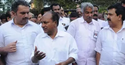 ഉമ്മന്‍ചാണ്ടിയുടെയും ആന്റണിയുടെയും ‘ഹിന്ദു വര്‍ഗീയ’ കളികള്‍ക്ക് തയ്യാറായില്ല എന്നതാണ് ചെന്നിത്തലയുടെ അയോഗ്യത; അദ്ദേഹം ഒരു മെച്ചപ്പെട്ട പ്രതിപക്ഷ നേതാവാണ്