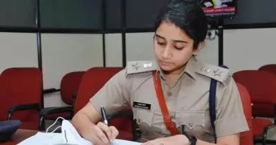 പൊലീസുദ്യോഗസ്ഥനെ സസ്‌പെന്‍ഡ് ചെയ്തു; വീണ്ടും വിവാദത്തിലായി കൊച്ചി ഡി.സി.പി ഐശ്വര്യ ഡോങ്‌റെ