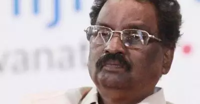 ‘മണ്ഡലം കുടുംബസ്വത്താക്കാന്‍ നോക്കിയാല്‍ നട്ടെല്ലുള്ള കമ്മ്യൂണിസ്റ്റുകാര്‍ തിരിച്ചടിക്കും’; എ.കെ ബാലനെതിരെ പാലക്കാട് നഗരത്തില്‍ പോസ്റ്റര്‍