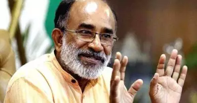 ഹാരമണിയിക്കാന്‍ പ്രവര്‍ത്തകരെത്തി; മറിഞ്ഞുവീണ അല്‍ഫോണ്‍സ് കണ്ണന്താനത്തിന് വാരിയെല്ലിന് പരിക്ക്