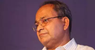 കോണ്‍ഗ്രസ് എന്ന പാര്‍ട്ടിയുണ്ടോ? അവരില്‍ പലരുടെയും പാതിമനസ്സ് രഥയാത്രയിലാണ്; ആനന്ദ്