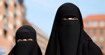 സ്വിറ്റ്‌സര്‍ലാന്റില്‍ ബുര്‍ഖ നിരോധനം; ഹിതപരിശോധനയില്‍ നേരിയ ഭൂരിപക്ഷം മാത്രം