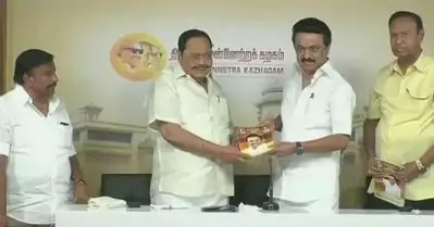 അധികാരത്തിലെത്തിയാല്‍ ഇന്ധന വില കുറയ്ക്കും, എല്‍.പി.ജിയ്ക്ക് സബ്‌സിഡി; തെരഞ്ഞെടുപ്പ് പ്രകടന പത്രിക പുറത്തിറക്കി ഡി.എം.കെ