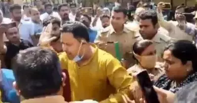 മഥുരയില്‍ പൊലീസുകാര്‍ക്ക് നേരെ ആര്‍.എസ്.എസ്, ബി.ജെ.പി ആള്‍ക്കൂട്ട ആക്രമണം