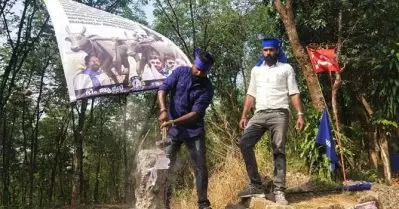 മലങ്കരയില്‍ പൊളിച്ചുമാറ്റിയ ജാതി ഗേറ്റ് പൊലീസ് കാവലില്‍ വീണ്ടും പണിതുയര്‍ത്തി;വീണ്ടും പൊളിച്ചുമാറ്റിയെന്ന് ഭീം ആര്‍മി പ്രവര്‍ത്തകര്‍