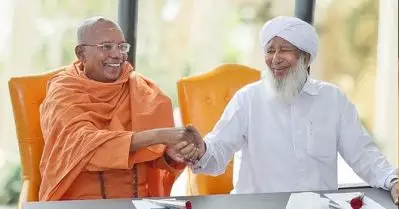 മതസൗഹാര്‍ദത്തിനായി യോജിച്ചുപ്രവര്‍ത്തിക്കും; ധാരണ പത്രത്തില്‍ ഒപ്പുവെച്ച് മര്‍കസും ശിവഗിരി ശ്രീനാരായണ വേള്‍ഡ് പീസ് ഫൗണ്ടേഷനും