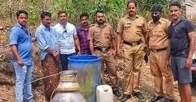 യൂട്യൂബ് വ്‌ളോഗറായി എക്‌സൈസ് എത്തി; വാറ്റുമായി അഭിമുഖത്തിനെത്തിയ ‘കിടിലം പോള്‍’ കുടുങ്ങി