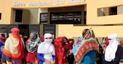 ആര്‍ത്തവത്തിന്റെ പേരില്‍ ആരാധനാലയങ്ങളില്‍ നിന്ന് സ്ത്രീകളെ ഒഴിവാക്കുന്നത് നിരോധിക്കണം; നിര്‍ണ്ണായക ഇടപെടലുമായി ഗുജറാത്ത് ഹൈക്കോടതി