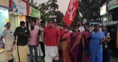 ‘പിണറായി മലയാളികളുടെ സ്വന്തം ക്യാപ്റ്റന്‍’; മുഖ്യമന്ത്രിക്കെതിരായ കസ്റ്റംസ് സത്യവാങ്മൂലത്തിനെതിരെ പ്രതിഷേധവുമായി മുകേഷ്
