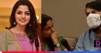 ‘അത്യാവശ്യം വായ്‌നോക്കുന്ന ആളാണ് ഞാന്‍, പക്ഷേ…; മമ്മൂക്കയുടെ മുഖത്തുനിന്നും കണ്ണെടുക്കാതെയുള്ള ആ നോട്ടത്തിന് പിന്നിലെ കഥ പറഞ്ഞ് നിഖില