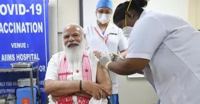 പ്രധാനമന്ത്രി വാക്‌സിന്‍ സ്വീകരിച്ചു