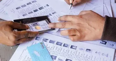 സംസ്ഥാനത്ത് വോട്ടെടുപ്പ് ആരംഭിച്ചു; ആദ്യം വോട്ട് ചെയ്ത് ഇ. ശ്രീധരനും പാണക്കാട് കുടുംബവും