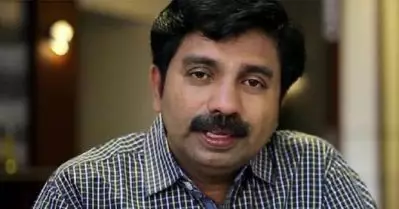 പദവികള്‍ക്ക് വേണ്ടി മതേതരമൂല്യങ്ങള്‍ പണയം വെയ്ക്കില്ല; ആത്മാഭിമാനം കളങ്കപ്പെടുത്തി കീഴ്‌പ്പെടില്ല: വി.വി പ്രകാശിനെതിരെ ആര്യാടന്‍ ഷൗക്കത്ത്