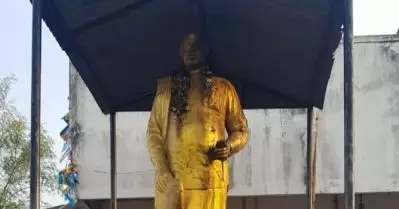 തമിഴ്‌നാട്ടില്‍ അണ്ണാദുരൈയുടെ പ്രതിമ അജ്ഞാതര്‍ തീവെച്ച് നശിപ്പിച്ചു