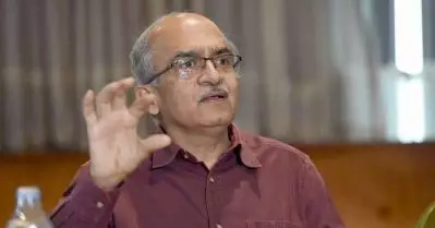 ആംബുലന്‍സില്ല, ഭക്ഷണമില്ല, ആശുപത്രിയില്‍ കിടക്കകളുമില്ല; കൊവിഡ് കാലത്ത് കേന്ദ്രത്തിന്റെ ശ്രദ്ധ മറ്റ് ചിലതിലാണെന്ന് പ്രശാന്ത് ഭൂഷണ്‍