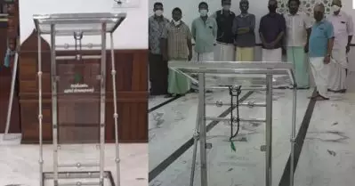 പുതുക്കി പണിത മസ്ജിദിലേക്ക് പ്രസംഗ പീഠം ഉപഹാരമായി നല്‍കി ക്ഷേത്ര കമ്മറ്റി