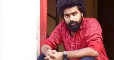 ബിഗ് ബോസ് താരമായ യുവ നടനെതിരെ ലൈംഗികാരോപണം; പ്രായപൂര്‍ത്തിയാകാത്ത പെണ്‍കുട്ടികളോട് ലൈംഗികച്ചുവയുള്ള ചാറ്റിംഗും ചിത്രങ്ങള്‍ ആവശ്യപ്പെടലും