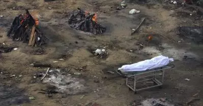 ശവപ്പറമ്പായി രാജ്യ തലസ്ഥാനം; ശ്മശാനങ്ങളില്‍ മൃതദേഹങ്ങള്‍ സംസ്‌കരിക്കാന്‍ സ്ഥലമില്ല