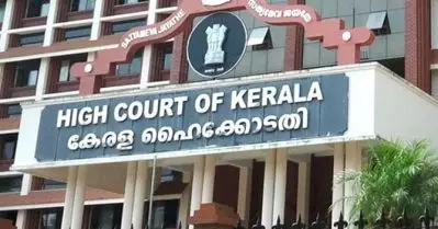 എന്തുകൊണ്ട് എല്ലാവര്‍ക്കും സൗജന്യമായി വാക്‌സിന്‍ നല്‍കുന്നില്ല? കേന്ദ്രസര്‍ക്കാരിനോട് ഹൈക്കോടതി