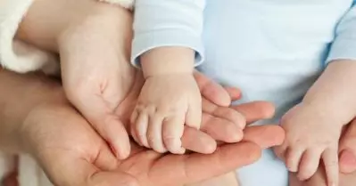ഒരുമിച്ചു താമസിക്കുന്നവരെ വിവാഹിതര്‍ക്ക് തുല്യമായി കാണണമെന്ന് കോടതി