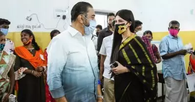 പോളിങ് ബൂത്തിലേക്ക് അതിക്രമിച്ചു കടന്നു; ശ്രുതി ഹാസനെതിരെ ക്രിമിനല്‍ കേസ് എടുക്കണമെന്ന് ആവശ്യപ്പെട്ട് ബി.ജെ.പിയുടെ പരാതി