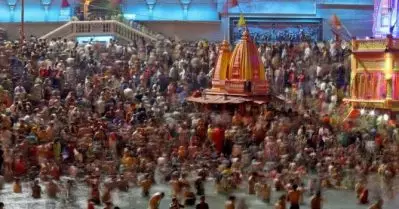 കൊവിഡ് കാരണം കുംഭ മേള മാറ്റാന്‍ പോകുന്നില്ലെന്ന് അധികൃതര്‍