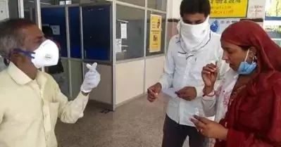 മധ്യപ്രദേശിലെ സര്‍ക്കാര്‍ ആശുപത്രിയില്‍ കൊവിഡ് സാമ്പിള്‍ ശേഖരിക്കുന്നത് തോട്ടക്കാരന്‍; പ്രത്യേക സാഹചര്യമെന്ന് അധികൃതര്‍
