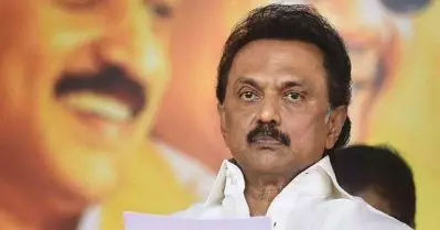 വോട്ടര്‍മാര്‍ക്ക് പണം നല്‍കി സ്വാധീനിക്കാന്‍ ശ്രമമെന്നാരോപണം; സ്റ്റാലിനേയും മകനേയും അയോഗ്യനാക്കണമെന്ന് തെരഞ്ഞെടുപ്പ് കമ്മീഷന് പരാതി